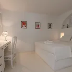 Sea Sound White Katikies Aparthotel