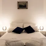 Sea Sound White Katikies Aparthotel