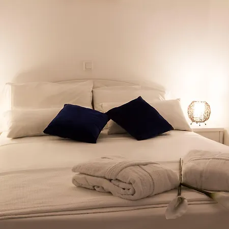 Sea Sound White Katikies